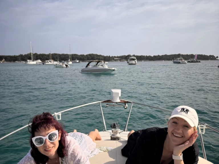 Pronájem Motorová loď v Villeneuve-Loubet -Jeanneau Cap Camarat 705