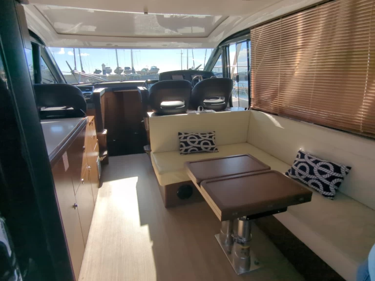 Pronajmout Motorová loď se skipperem či ne Bavaria v Cádiz