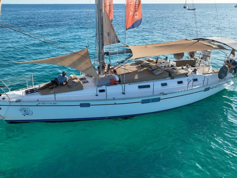 Pronajmout Plachetnice se skipperem či ne Bénéteau v Torrevieja