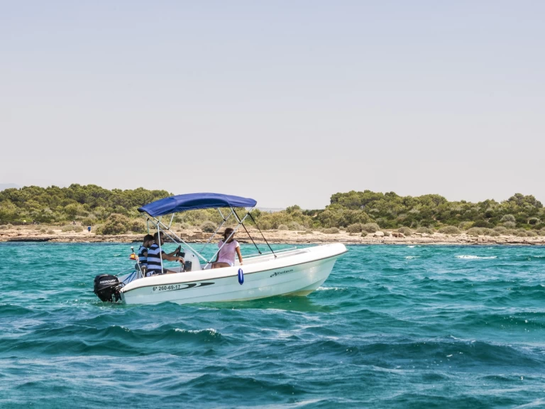 Mistral Mistral jednotlivci a charterové společnosti v Portocolom