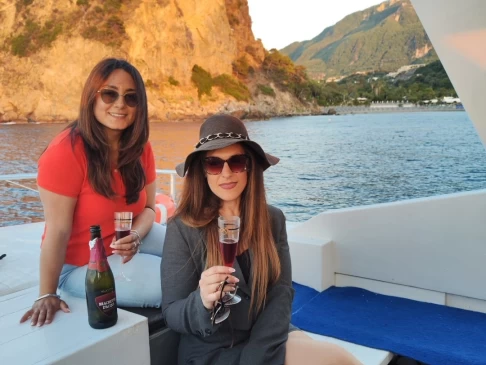 Mochi Craft Mochi craft 42 jednotlivci a charterové společnosti v Ischia