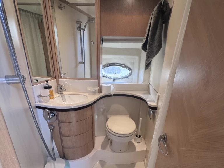 Pronájem jachty v Puerto Banús -Astondoa Astondoa 44 Fly na Samboatu