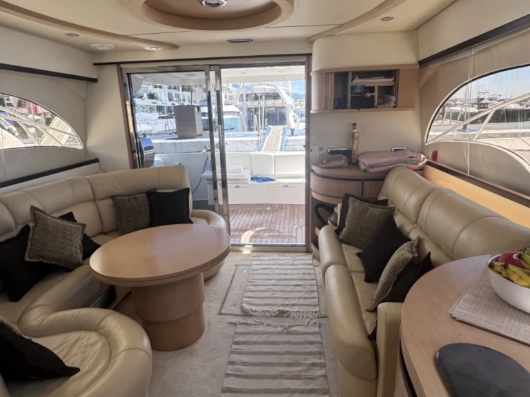 Pronajmout si Astondoa Astondoa 44 Fly v Puerto Banús