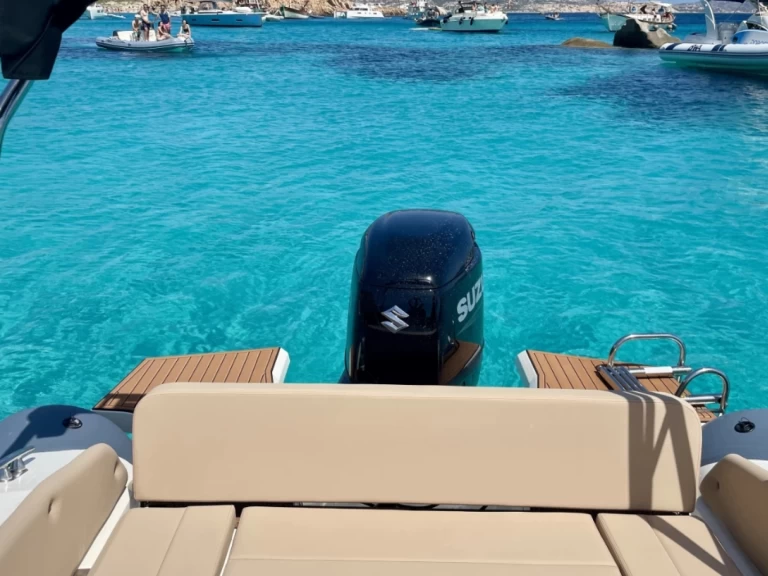 Pronájem Polotuhá loď Nuova Jolly s licencí