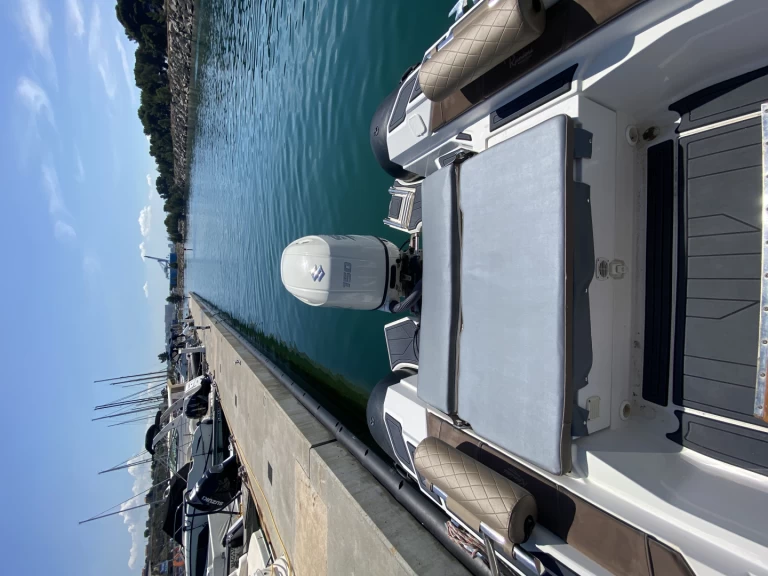 Pronájem Polotuhá loď Ranieri s licencí