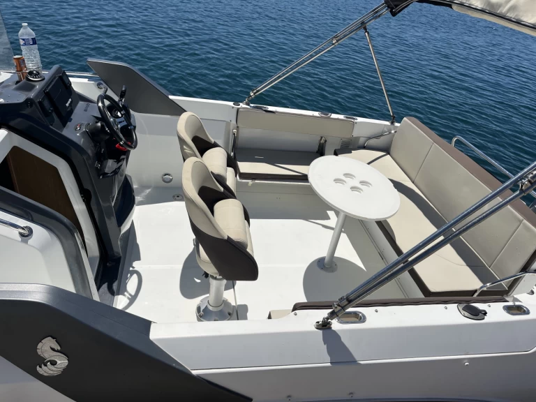 Pronájem Motorová loď Bénéteau s licencí