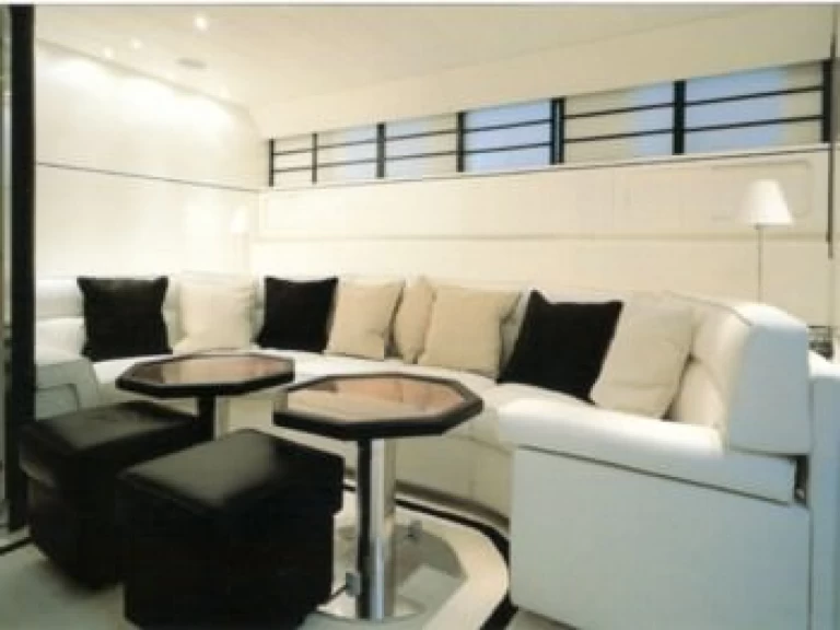 Leopard DARE TO DREAM jednotlivci a charterové společnosti v Nassau