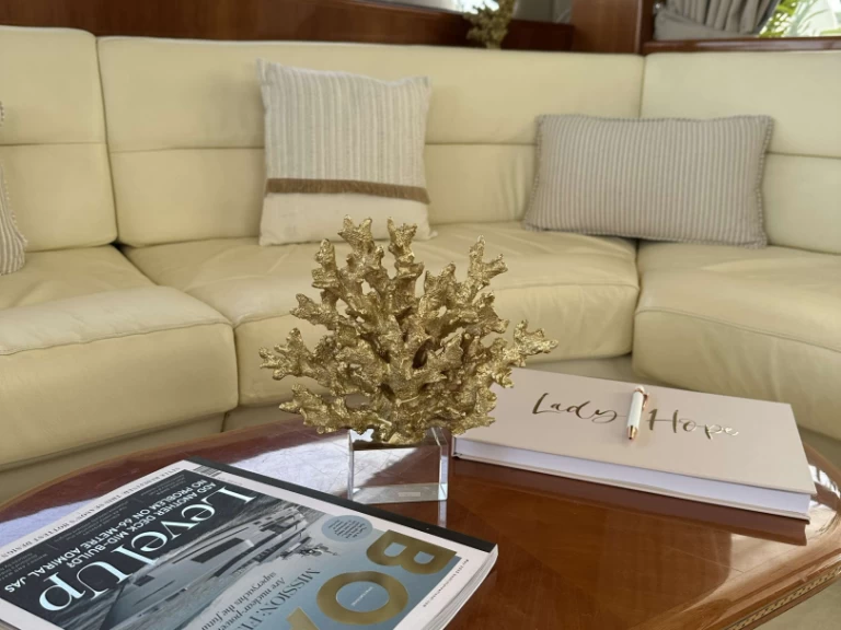 Pronajmout si Princess, UK Lady Hope v Pórto Chéli