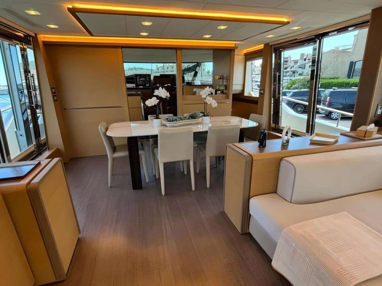 Pronajmout Jachta se skipperem či ne MonteCarloYachts v Atény