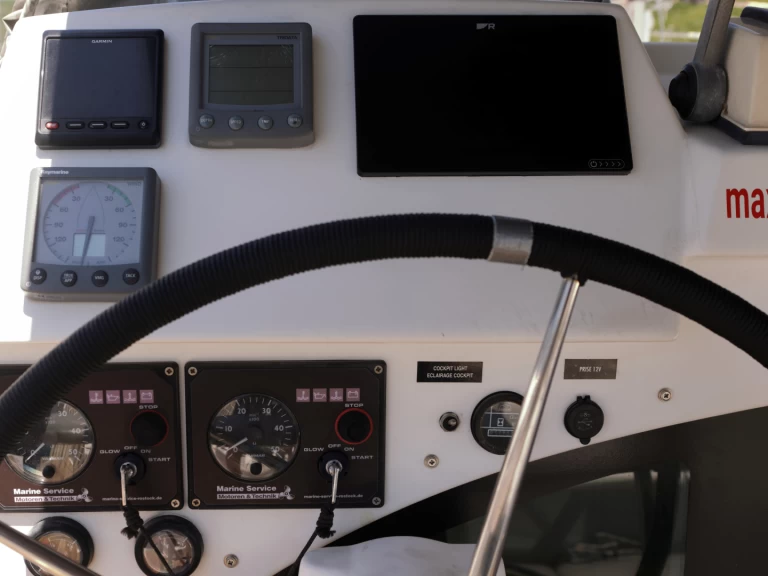 Pronajmout Katamarán se skipperem či ne Lagoon v Punat