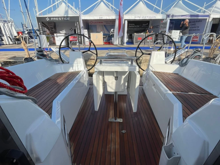 Bénéteau Oceanis 34.1 jednotlivci a charterové společnosti v Split