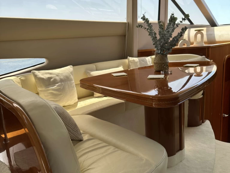 Princess, UK Lady Hope jednotlivci a charterové společnosti v Pórto Chéli