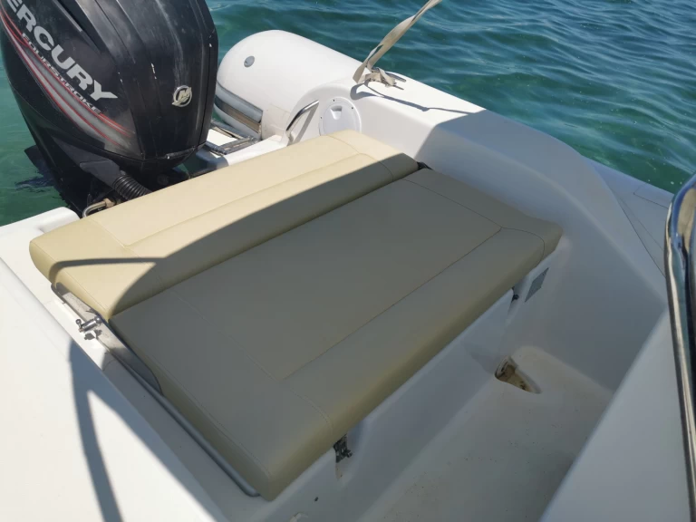 Pronajmout si Valiant DR 600 v La Savina