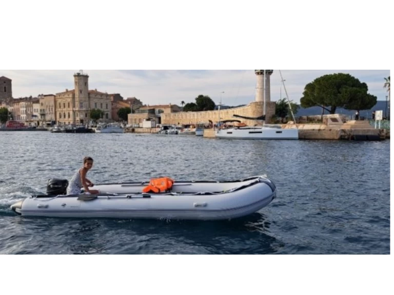 Pronajmout Polotuhá loď se skipperem či ne Aqua-Marina v La Ciotat