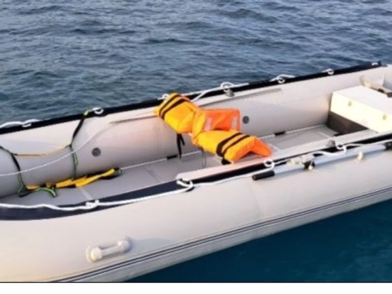 Aqua-Marina Deluxe 350 jednotlivci a charterové společnosti v La Ciotat