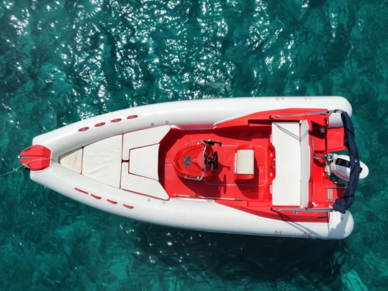 Polotuhá loď k pronájmu v Porto Rotondo za nejlepší cenu