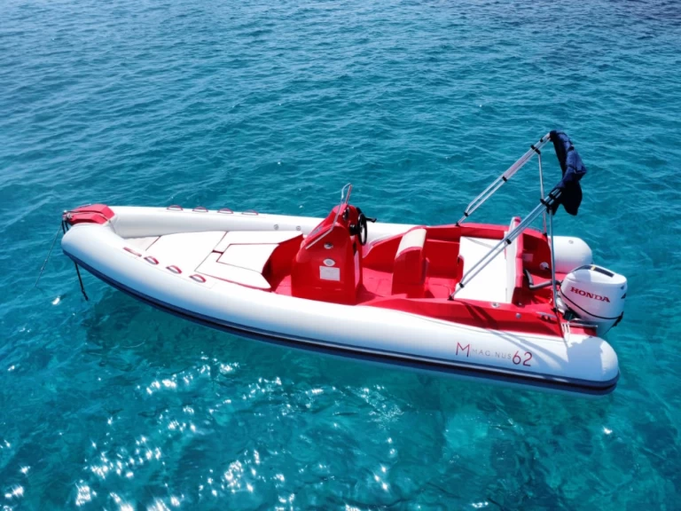 Magnus 6,20 jednotlivci a charterové společnosti v Porto Rotondo