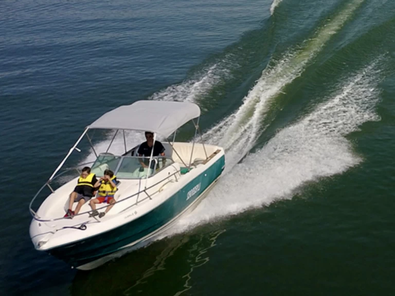 Motorová loď k pronájmu v Larmor-Plage za nejlepší cenu