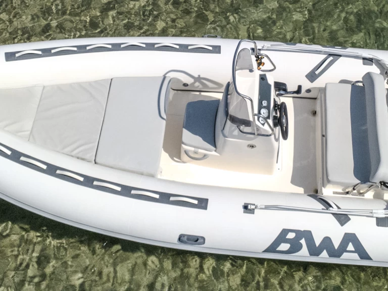 Bwa California 550 jednotlivci a charterové společnosti v Cannigione