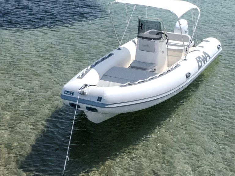 Bwa California 550 jednotlivci a charterové společnosti v Cannigione