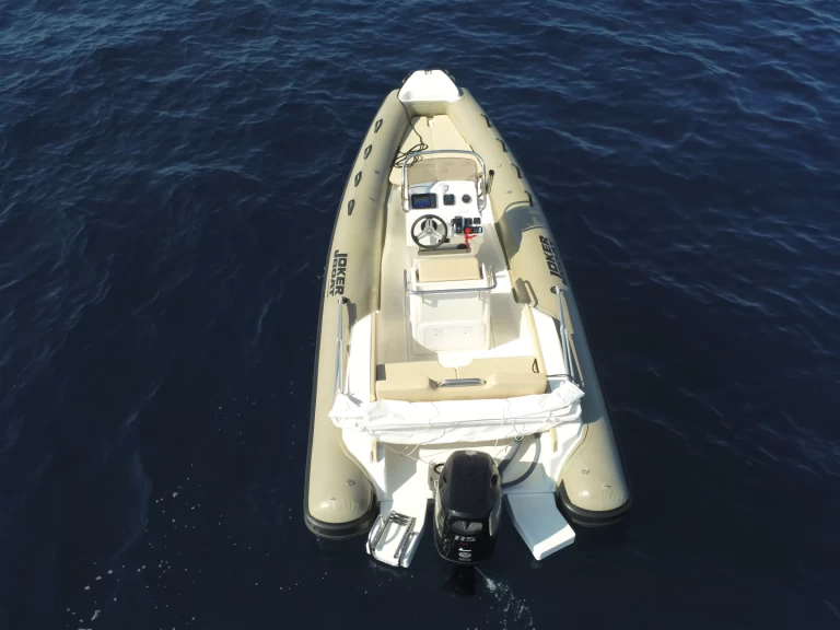 Polotuhá loď k pronájmu v Hyeres za nejlepší cenu