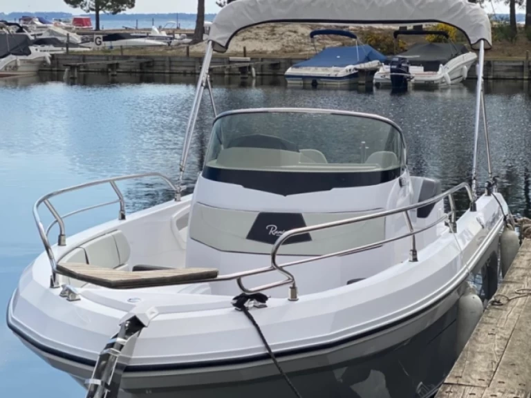 Pronajmout si Ranieri  Voyager 21S v Biscarrosse