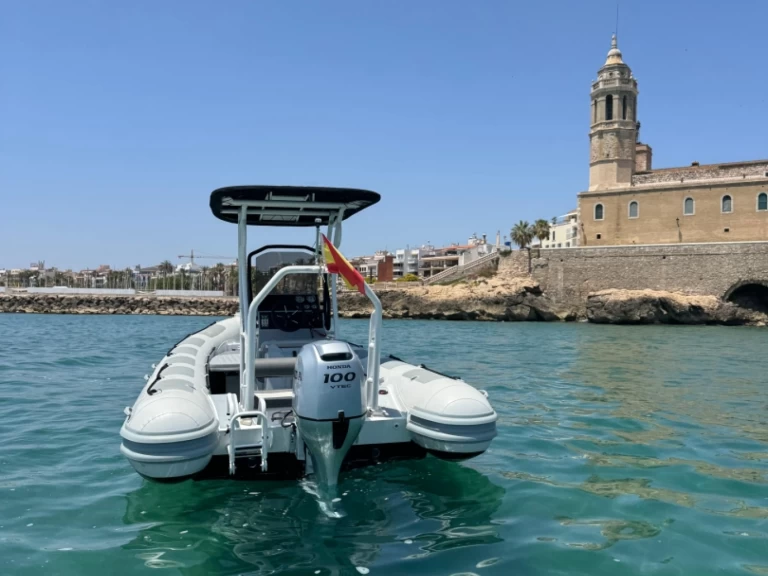 Pronájem Polotuhá loď Highfield s licencí