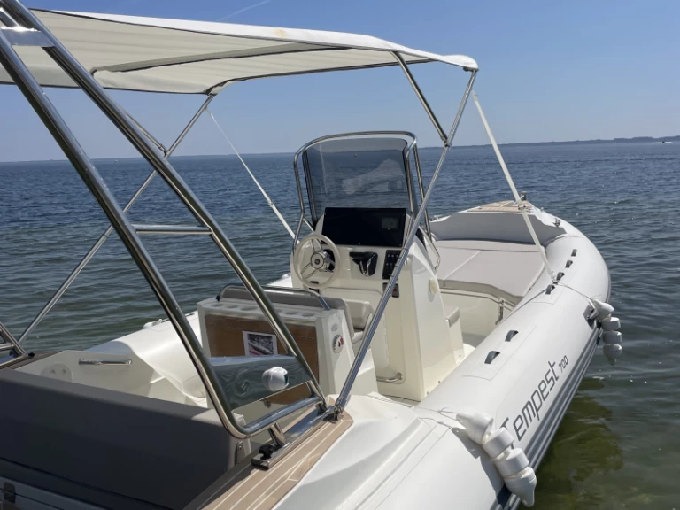 Pronajmout Polotuhá loď se skipperem či ne Capelli v Biscarrosse