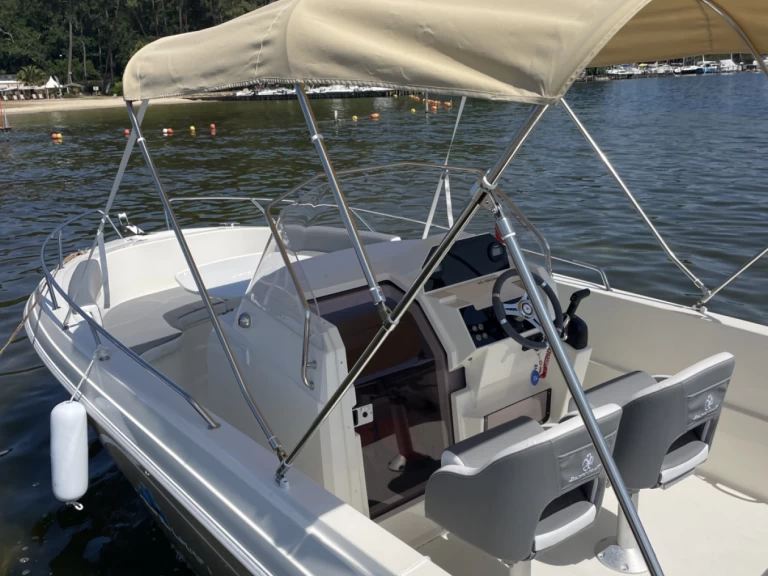 Pronájem Motorová loď Pacific Craft s licencí