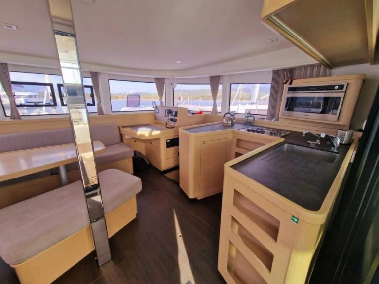 Pronájem Katamarán Lagoon s licencí