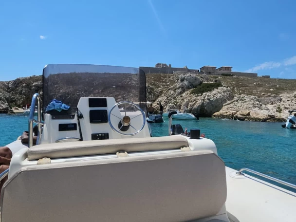 Pronájem Polotuhá loď Zodiac s licencí