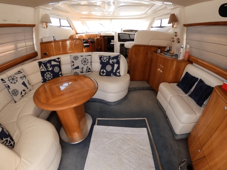 Pronájem Motorová loď Cranchi s licencí