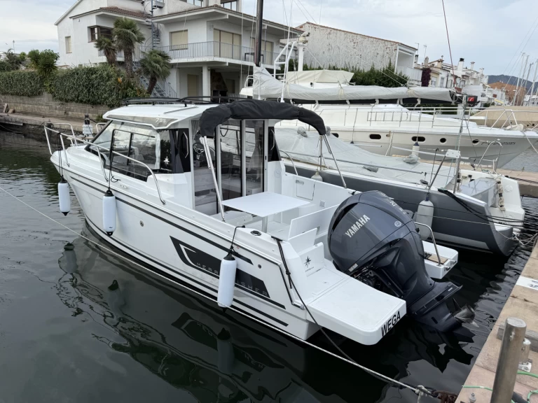 Pronajmout si Jeanneau Merry Fisher 795 Series2 v Empuriabrava