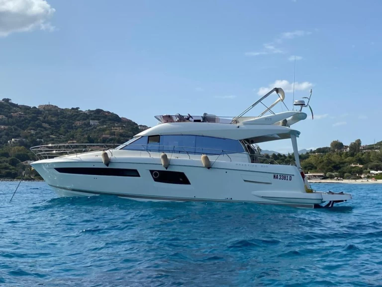 Pronájem Jachta Prestige s licencí