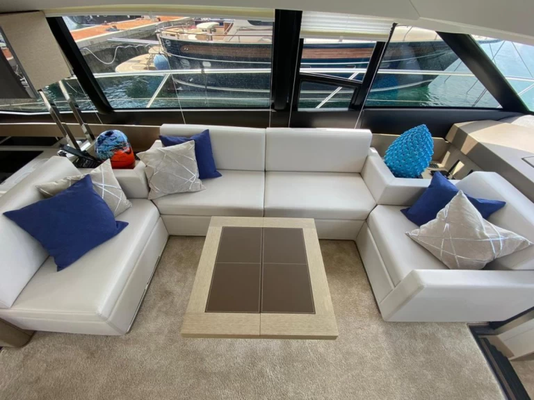 Pronajmout Jachta se skipperem či ne Prestige v Capo d'Orlando