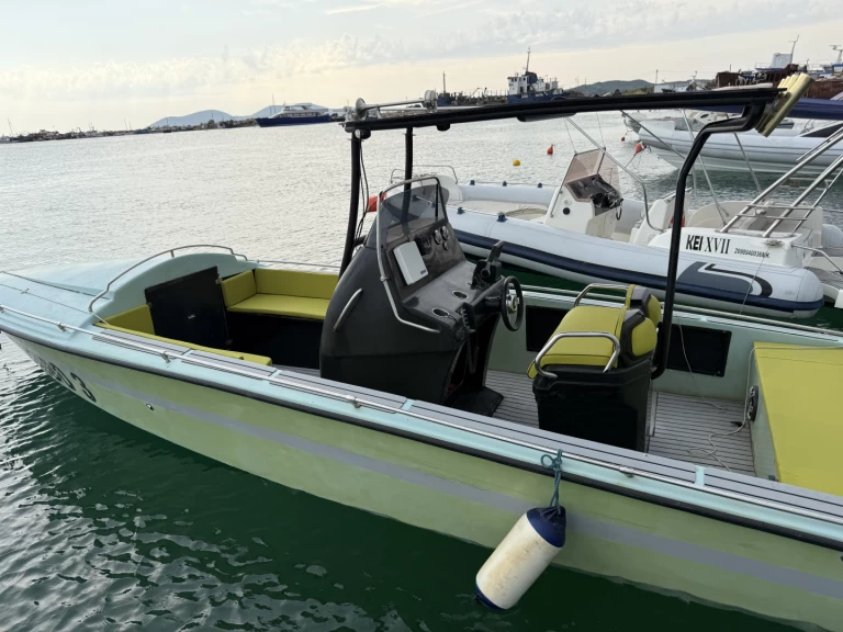 Pronajmout si Scarab Scarab v Vlorë