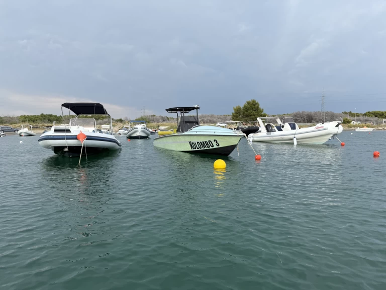 Pronájem Motorová loď Scarab s licencí