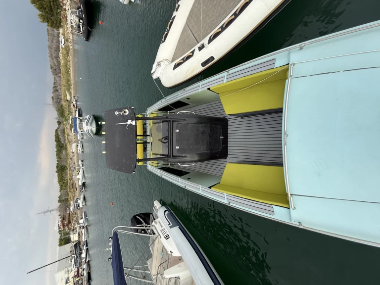 Scarab Scarab jednotlivci a charterové společnosti v Vlorë