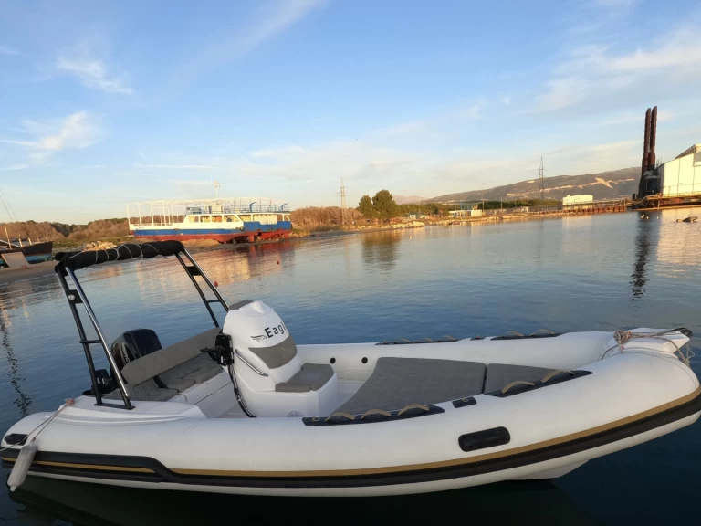 Pronájem Polotuhá loď v Gjiri i Vlorës -Eagle Eagle 1