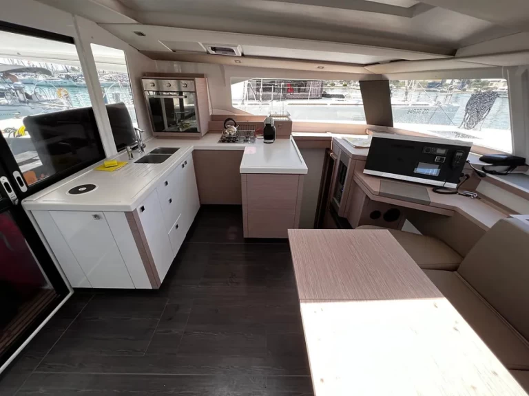 Pronájem lodi Fountaine Pajot Astrea 42 v Pula na Samboatu