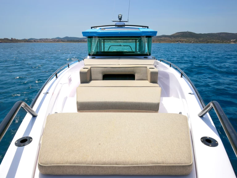 Pronajmout Motorová loď se skipperem či ne Axopar v Lavrio