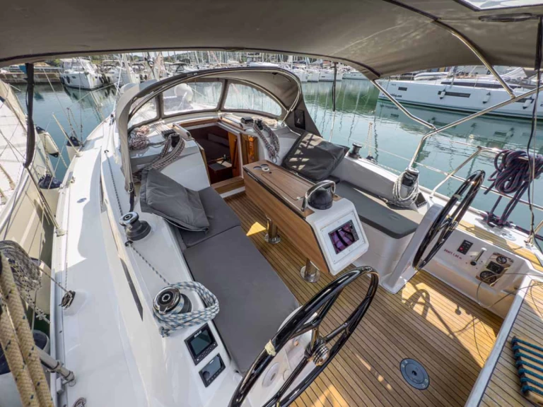Pronájem lodi Bavaria Cruiser 34 v Pula na Samboatu