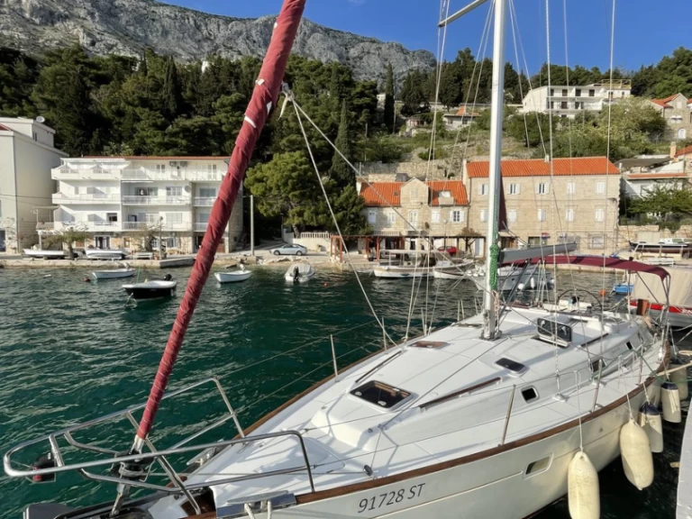 Bénéteau Oceanis 411 Celebration jednotlivci a charterové společnosti v Omiš
