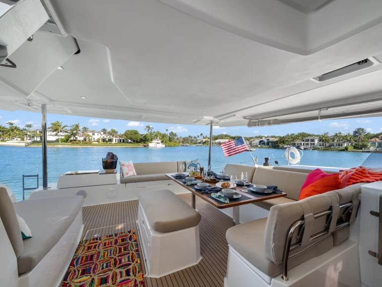 Pronájem Katamarán Fountaine Pajot s licencí