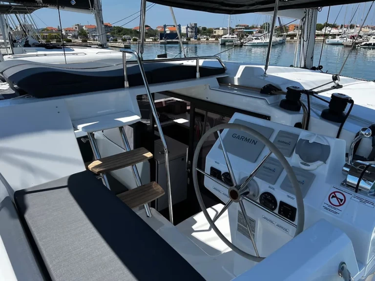 Pronájem Katamarán v Pula -Fountaine Pajot Astrea 42
