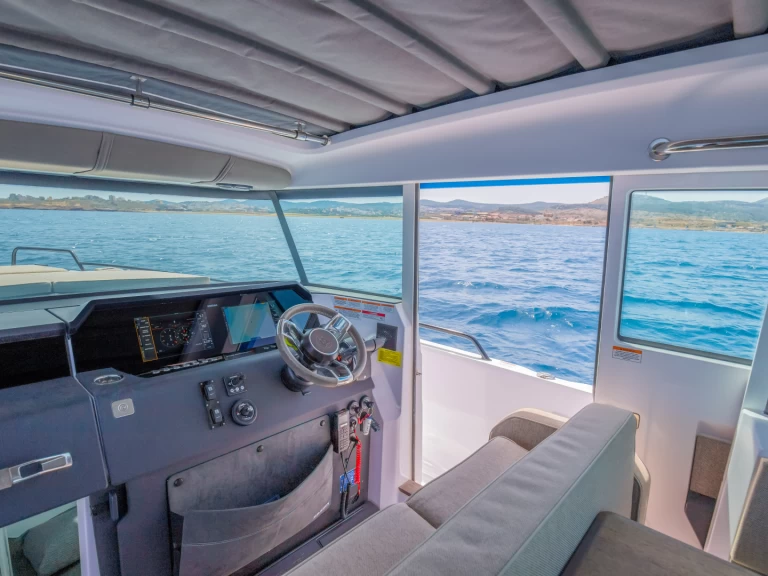 Axopar Axopar 37 XC Cross Cabin jednotlivci a charterové společnosti v Lavrio