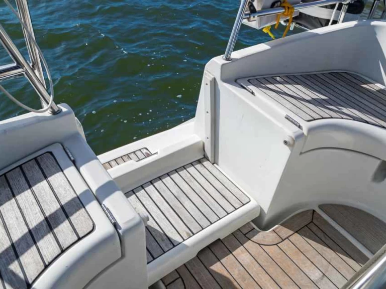 Pronájem lodi Póros (City) lákavé ceny Oceanis 361