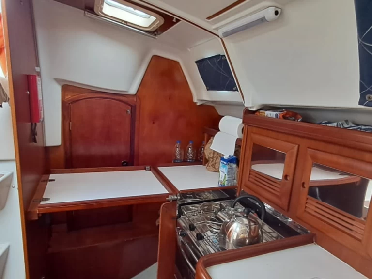 Pronajmout si Bénéteau Oceanis 361 v Póros (City)