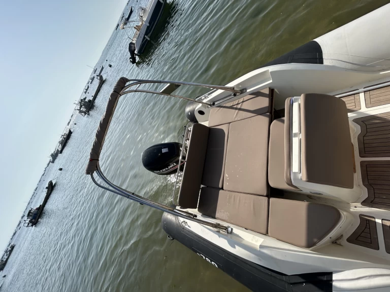 Sacs Sacs S 780 jednotlivci a charterové společnosti v Le Canon