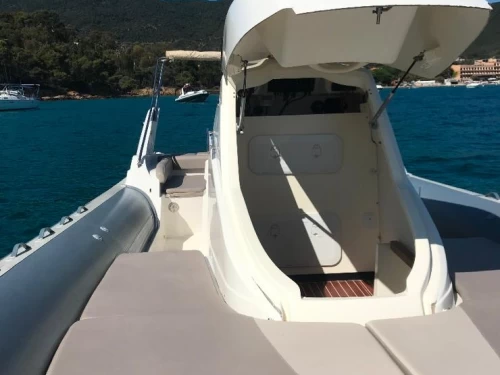 Polotuhá loď k pronájmu v Le Canon za nejlepší cenu